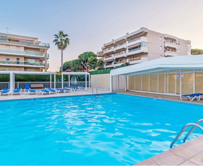 Aplankykite stilingąją Nicą ir ilsėkitės 4* APTS PIERRE ET VACANCES HELIOTEL MARINE apartamentuose!