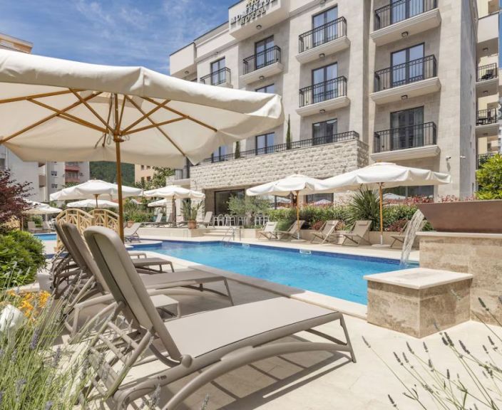 Poilsis Juodkalnijoje 4* HOTEL MOMENTUM BY AYCON viešbutyje!