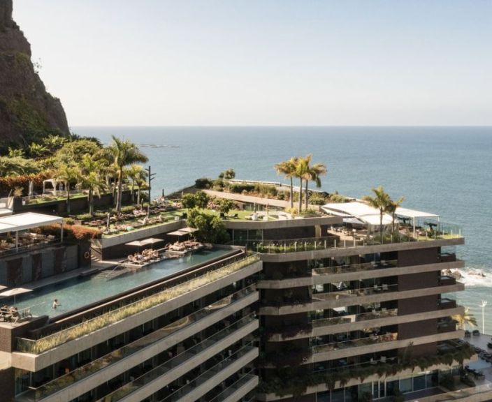 Žaliuojanti Madeira ir poilsis įspūdingame VIP klasės 5* SACCHARUM RESORT & SPA viešbutyje!