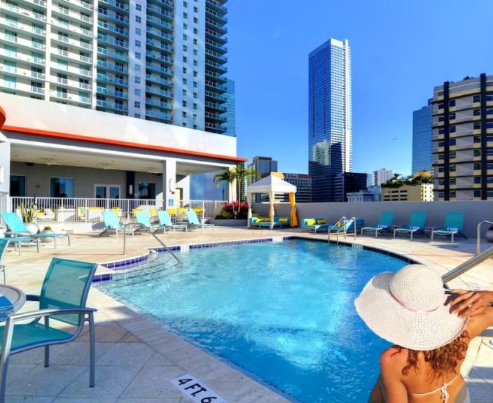 Pasinerkite į nuotykius Majamyje ir ilsėkitės 2* HAMPTON INN SUITES MIAMI DOWNTOWN viešbutyje!