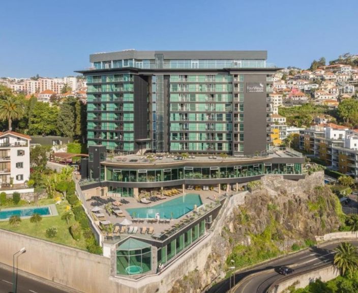 Žaliuojanti Madeira ir poilsis įspūdingame 4* THE VIEWS BAIA viešbutyje!
