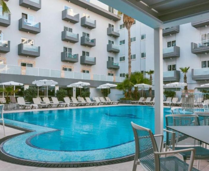 Karštos saulės vonios Maltoje, tik suaugusiems skirtame 4* BORA BORA IBIZA MALTA viešbutyje!