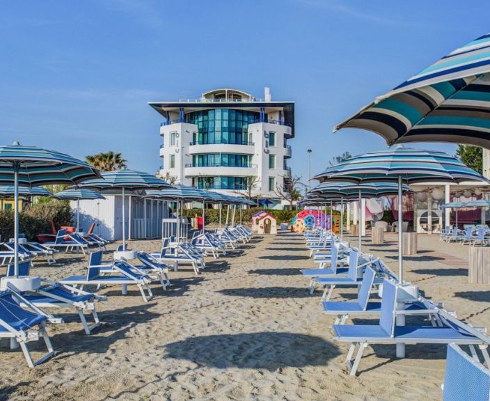 Poilsis ant jūros kranto Italijoje, 4* BLU SUITE viešbutyje!