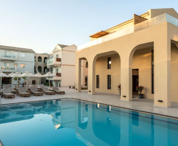 Mėgaukitės elegantišku poilsiu Korfu saloje, 4* EKATI MARE LIFESTYLE RESORT viešbutyje!
