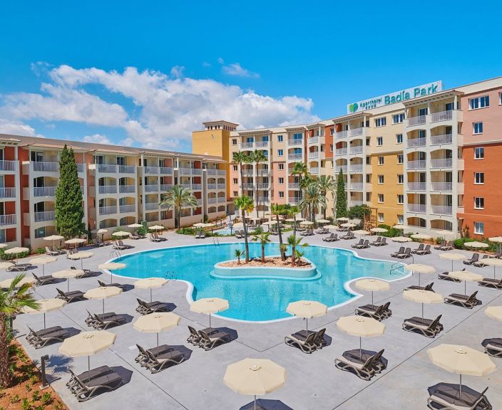 Saulės ir pramogų kupinos atostogos Maljorkoje, 4* PROTUR BADIA PARK APARTHOTEL viešbutyje!