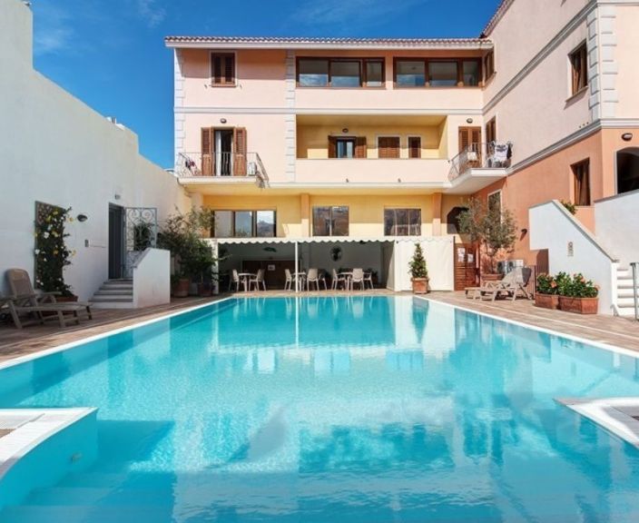 Mėgaukitės saule šiltojoje Sardinijoje, 4* RESIDENCE CRISTAL BLU viešbutyje!