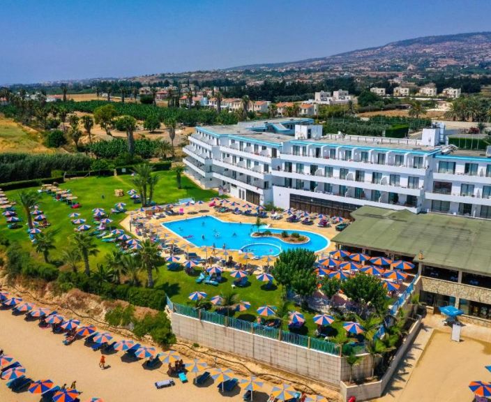 Atsipalaiduokite Kipre, saulėtoje pakrantėje įsikūrusiame 3* CORALLIA BEACH HOTEL APTS viešbutyje!