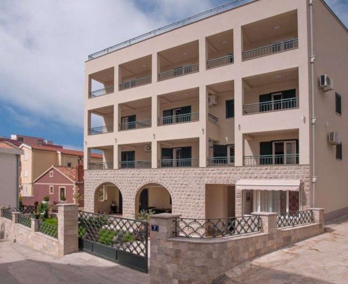 Atsikvėpkite nuo pabodusios rutinos Juodalnijoje, 3* GUESTHOUSE MEDIN viešbutyje!