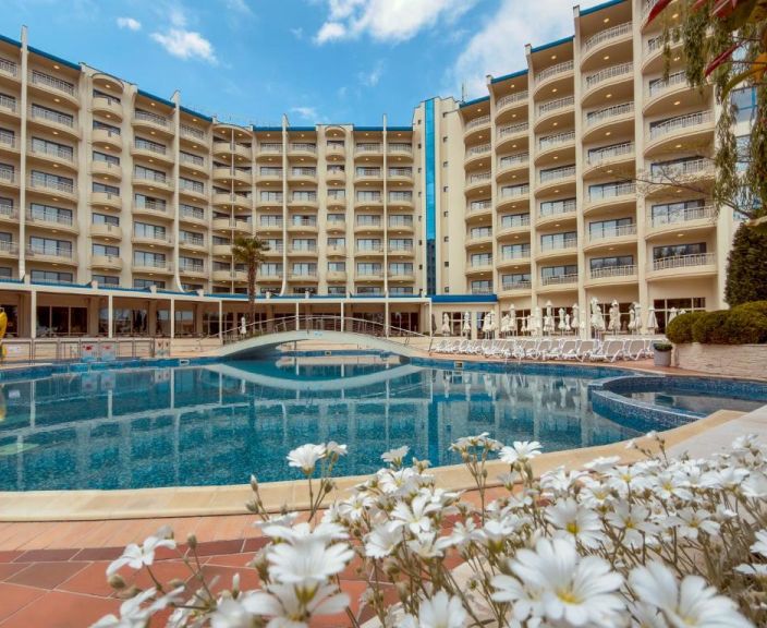Atraskite auksinių paplūdimių žavesį ir poilsį prie jūros, 4* GRIFID CLUB HOTEL ARABELLA viešbutyje!