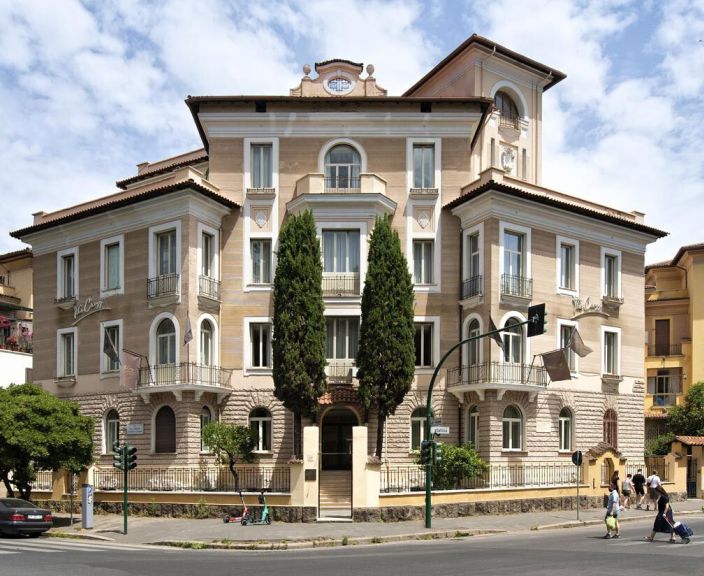 Pažinkite amžinąją Romą ir mėgaukitės patogia viešnage miesto širdyje, 3* THE CROSS HOTEL viešbutyje!