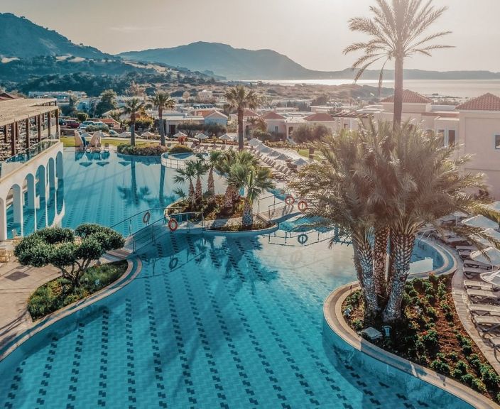 Modernus ir puikiai vertinamas Rodo 5* viešbutis ant jūros kranto
