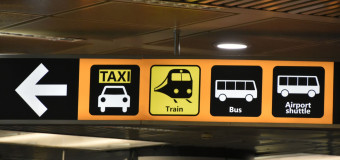 Iš oro uosto į viešbutį ir atgal – užsakomieji pervežimai ar viešasis transportas? 🚌