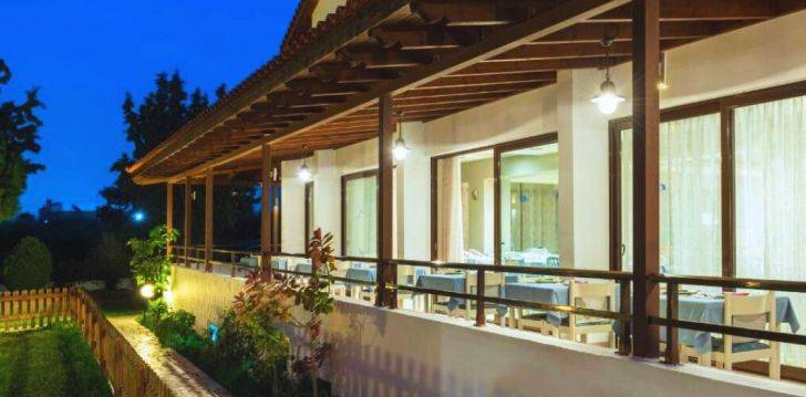 Planuoji kelionę į Graikija? apsistokite 4 viešbutyje MATOULA BEACH HOTEL. 