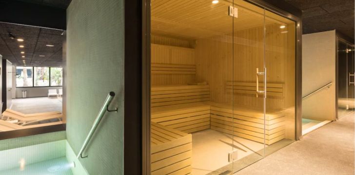 tavęs laukia poilsis Ispanija įsikūrusiame AQUA HOTEL SILHOUETTE & SPA