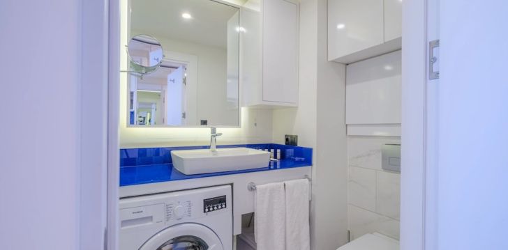 Apsistokite SEA VIEW APARTHOTEL BY ORBI CITY viešbutyje už gerą kainą. 
