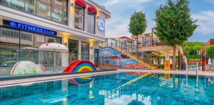 Apsistokite CLUB BIG BLUE SUITE viešbutyje už gerą kainą.