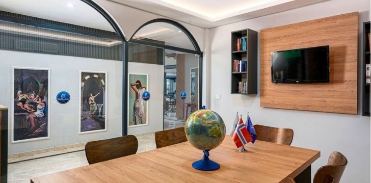 Apsistokite CLUB BIG BLUE SUITE viešbutyje už gerą kainą. 