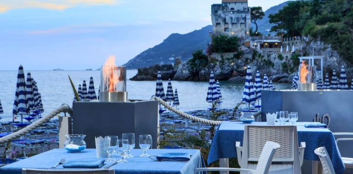viešbutis LLOYD'S BAIA HOTEL įsikūręs Italija.