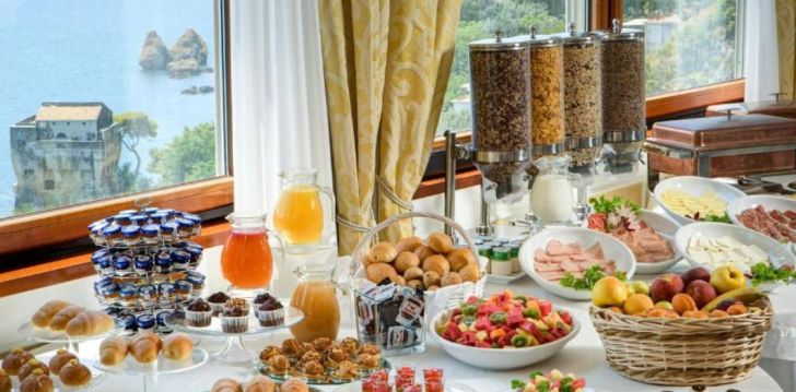 Viešbutis LLOYD'S BAIA HOTEL įsikūręs Italija.