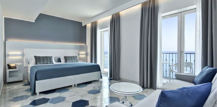 Viešbutis LLOYD'S BAIA HOTEL įsikūręs Italija. 