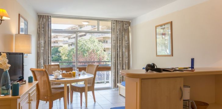 Apsistokite APTS PIERRE ET VACANCES HELIOTEL MARINE viešbutyje už gerą kainą.