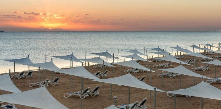Apsistokite GRAVITY HOTEL & AQUAPARK SAHL HASHEESH viešbutyje už gerą kainą.