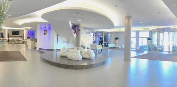 tavo atostogos prasideda viešbutyje YES HOTEL TOURING