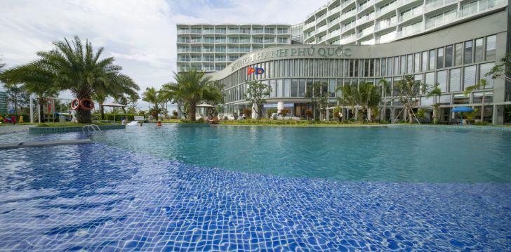 Viešbutis MUONG THANH LUXURY PHU QUOC HOTEL įsikūręs Vietnamas.