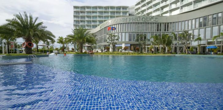 Viešbutis MUONG THANH LUXURY PHU QUOC HOTEL įsikūręs Vietnamas.