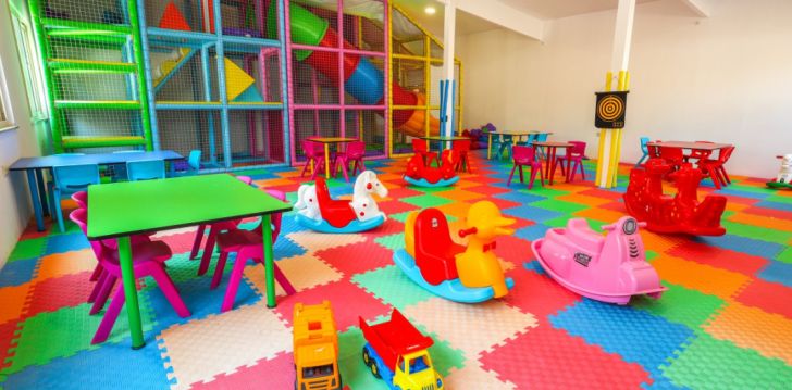 CRYSTAL CLUB WORLD OF COLOURS - klientų vertinamas, kaip geras kainos ir kokybės santykis.