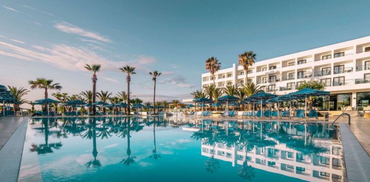 Apsistokite MITSIS FALIRAKI BEACH HOTEL & SPA viešbutyje už gerą kainą. 
