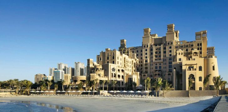 Apsistokite SHERATON SHARJAH BEACH RESORT & SPA viešbutyje už gerą kainą. 