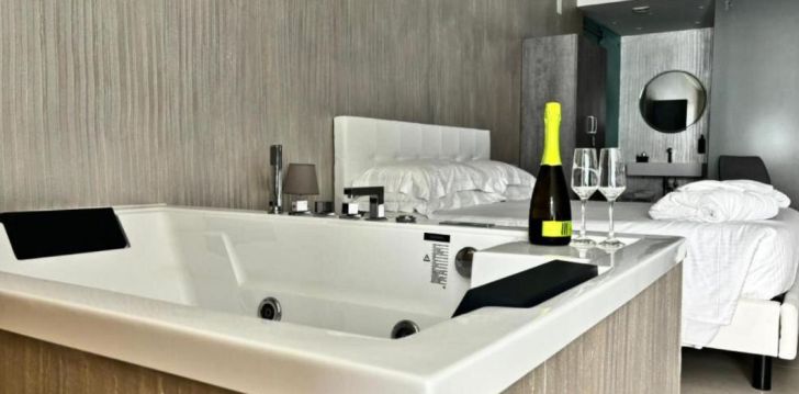 Apsistokite CATANIA SEA PALACE HOTEL viešbutyje už gerą kainą.