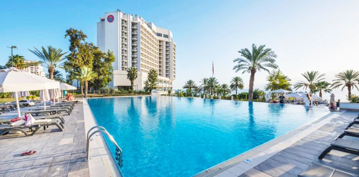 Apsistokite AKRA HOTEL viešbutyje už gerą kainą. 