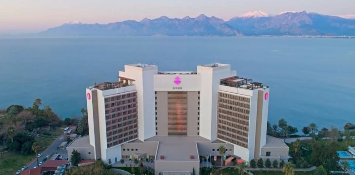 Apsistokite AKRA HOTEL viešbutyje už gerą kainą.