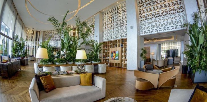 Apgyvendinimas 5* AKRA HOTEL