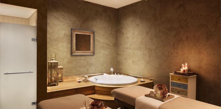 Apgyvendinimas 5* AKRA HOTEL