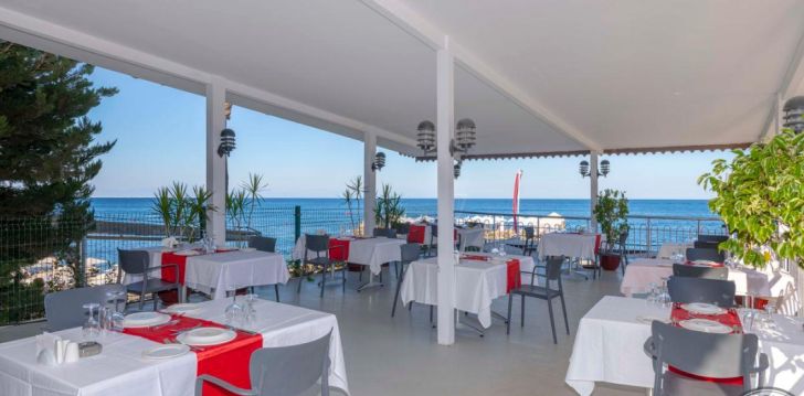 Viešbutis ARMAS BEACH HOTEL įsikūręs Turkija. 