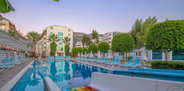 Apsistokite ARMAS BEACH HOTEL viešbutyje už gerą kainą.