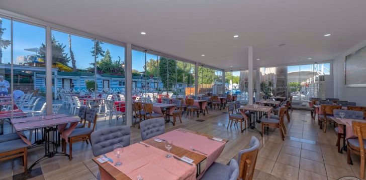 Apsistokite ARMAS BEACH HOTEL viešbutyje už gerą kainą.