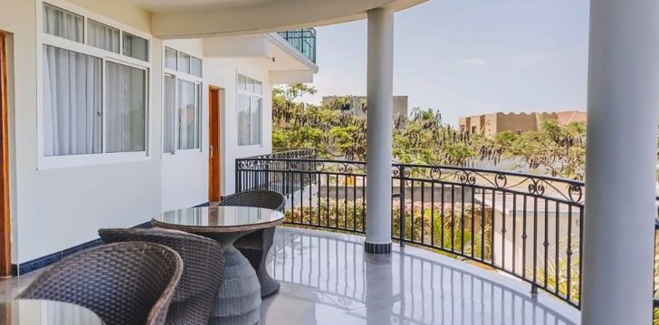 Viešbutis SEA CREST HOTEL įsikūręs Tanzanija. 