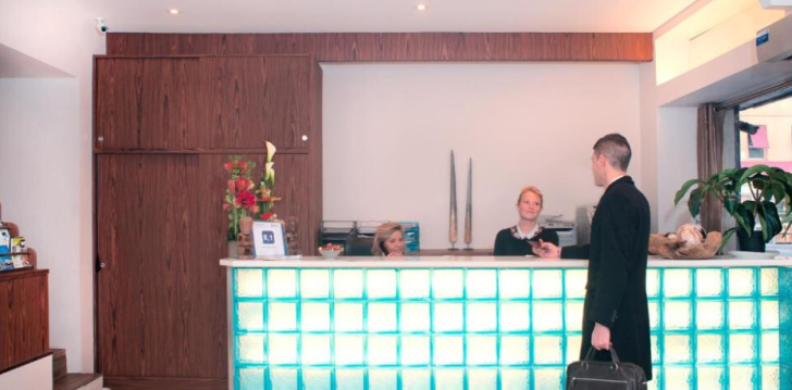 Viešbutis HOTEL ESPRIT D'AZUR įsikūręs Prancūzija. 