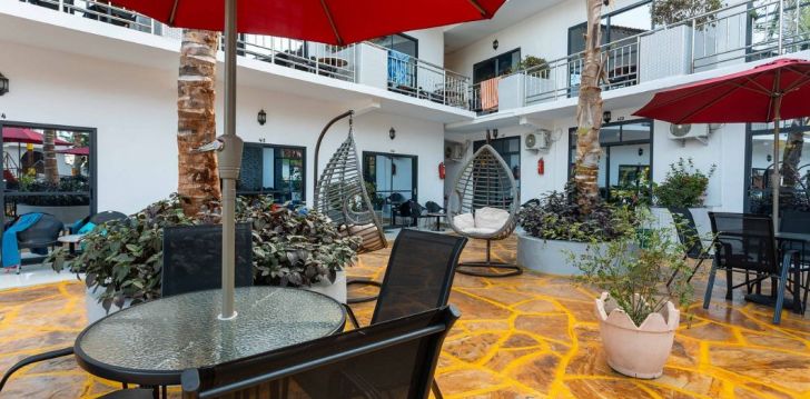Viešbutis CANARY HOTEL & SPA įsikūręs .