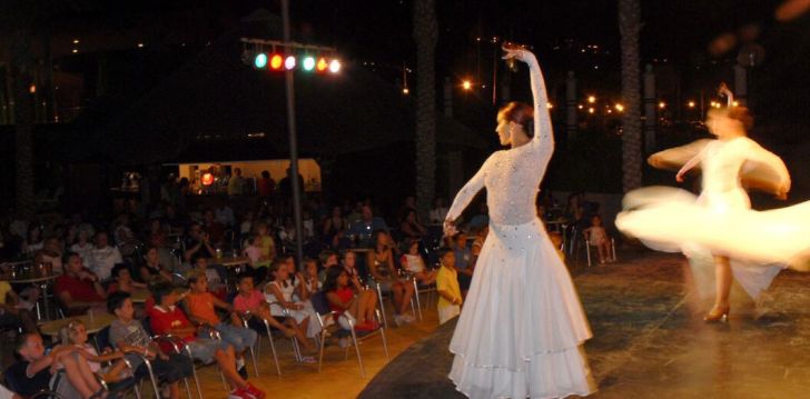 tavęs laukia poilsis Ispanija įsikūrusiame HOLIDAY WORLD RIWO HOTEL
