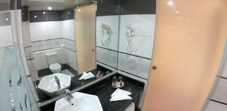 ROMANCE REGENCY CLUB (ADULT ONLY) - klientų vertinamas, kaip geras kainos ir kokybės santykis.