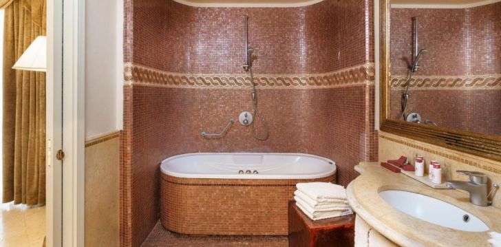 ROMANO PALACE LUXURY HOTEL - klientų vertinamas, kaip geras kainos ir kokybės santykis. 