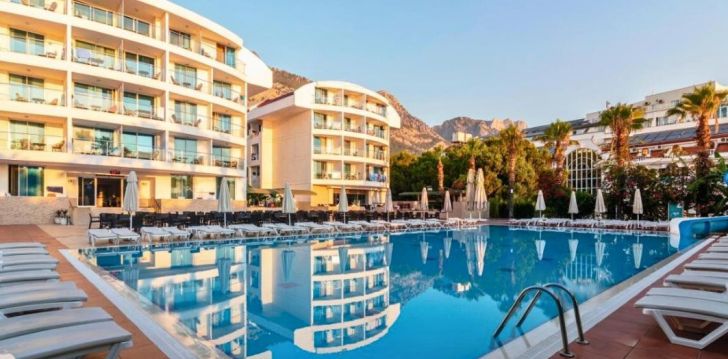 Apsistokite RING BEACH HOTEL viešbutyje už gerą kainą. 