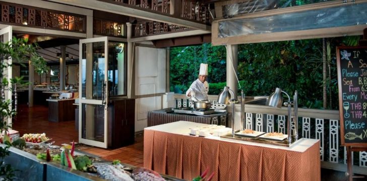 Viešbutis CENTARA VILLAS PHUKET įsikūręs .