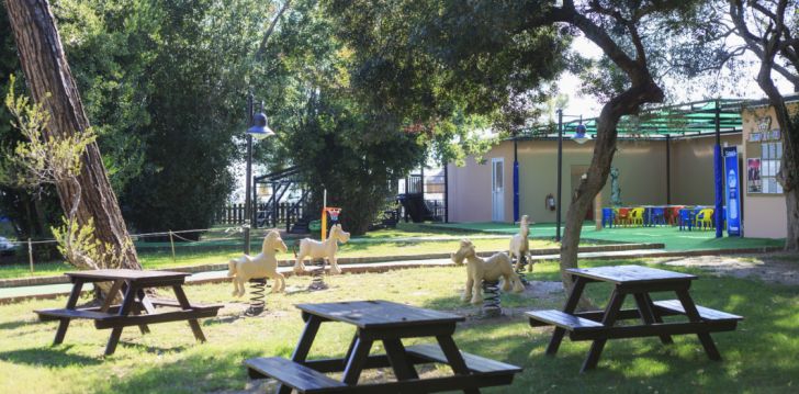 Nepraleisk progos pailsėti už gerą kainą - viešbutyje KIMEROS PARK HOLIDAY VILLAGE