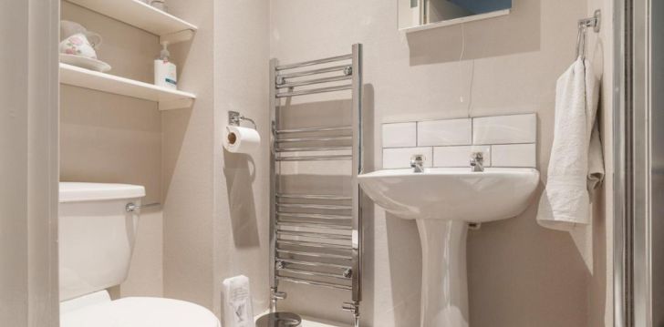 Viešbutis AYNETREE GUEST HOUSE įsikūręs Škotija. 